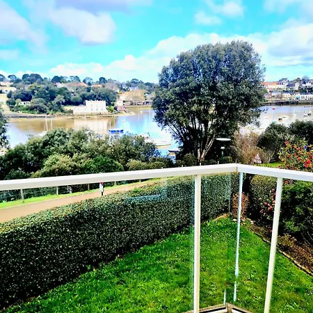 Vue Avec Piscine -15pers - Vieux Port De