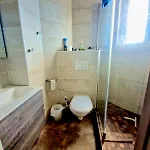 Vue Avec Piscine -15pers - Vieux Port De Villa