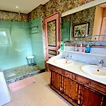 Vue Avec Piscine -15pers - Vieux Port De *