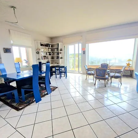 Vue Avec Piscine -15pers - Vieux Port De Villa *