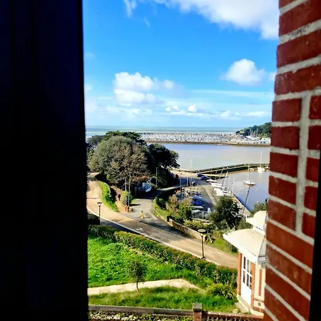 Vue Avec Piscine -15pers - Vieux Port De Порник